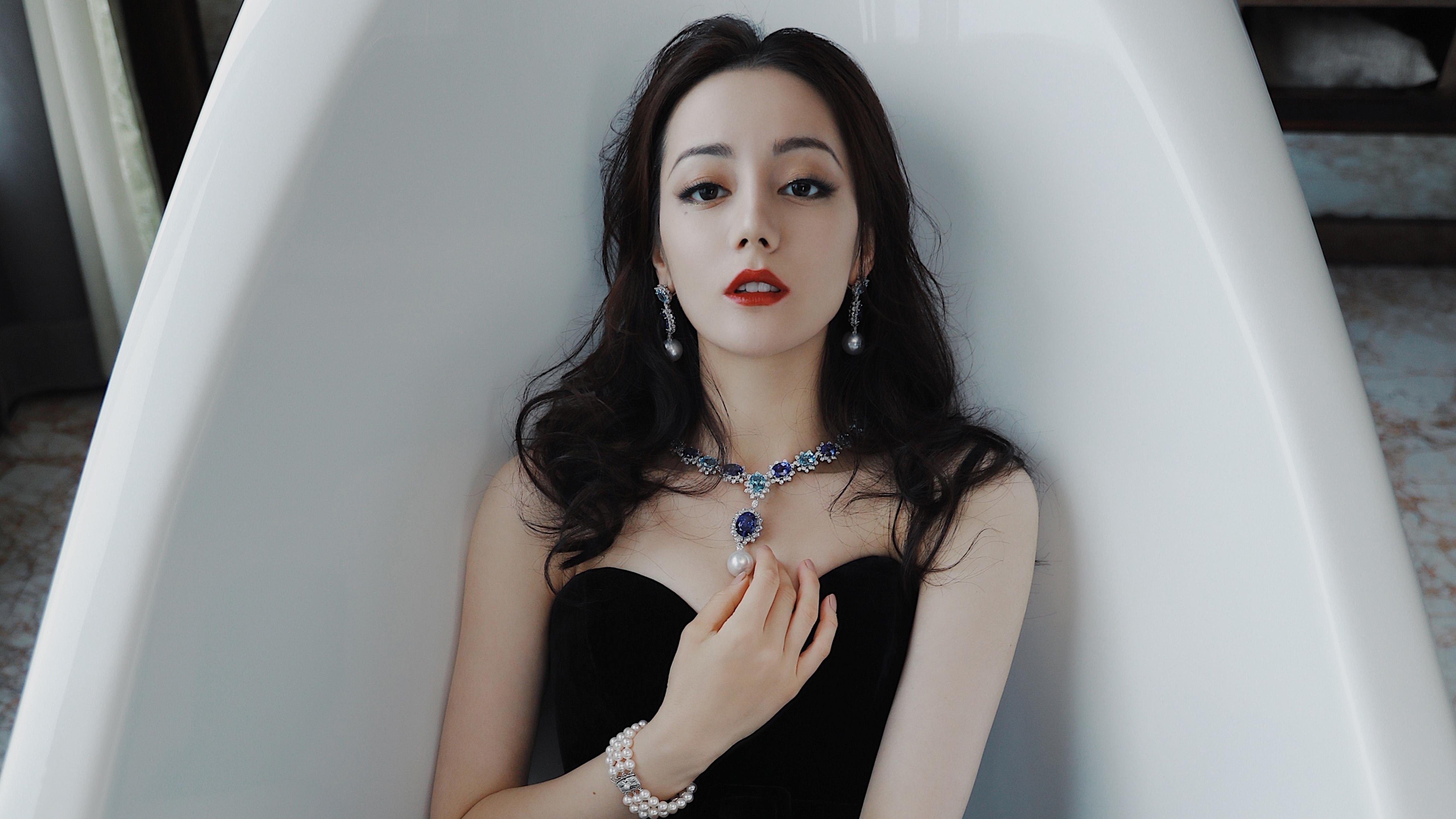 -严格裁判体系：确保每一局比赛的公正性，严格遵守比赛规则 坚决服从裁判