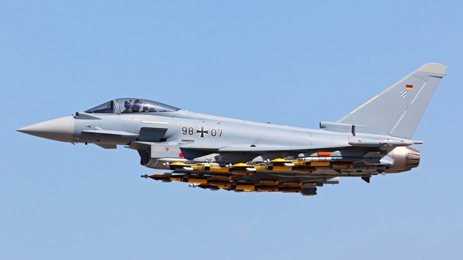 足球俱乐部社会责任报告发布引发讨论,足球俱乐部现状